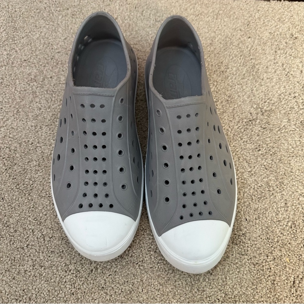 Gray and White Slip-On Leisure Shoes‎ Size 7/8 Crane Great for the Summer